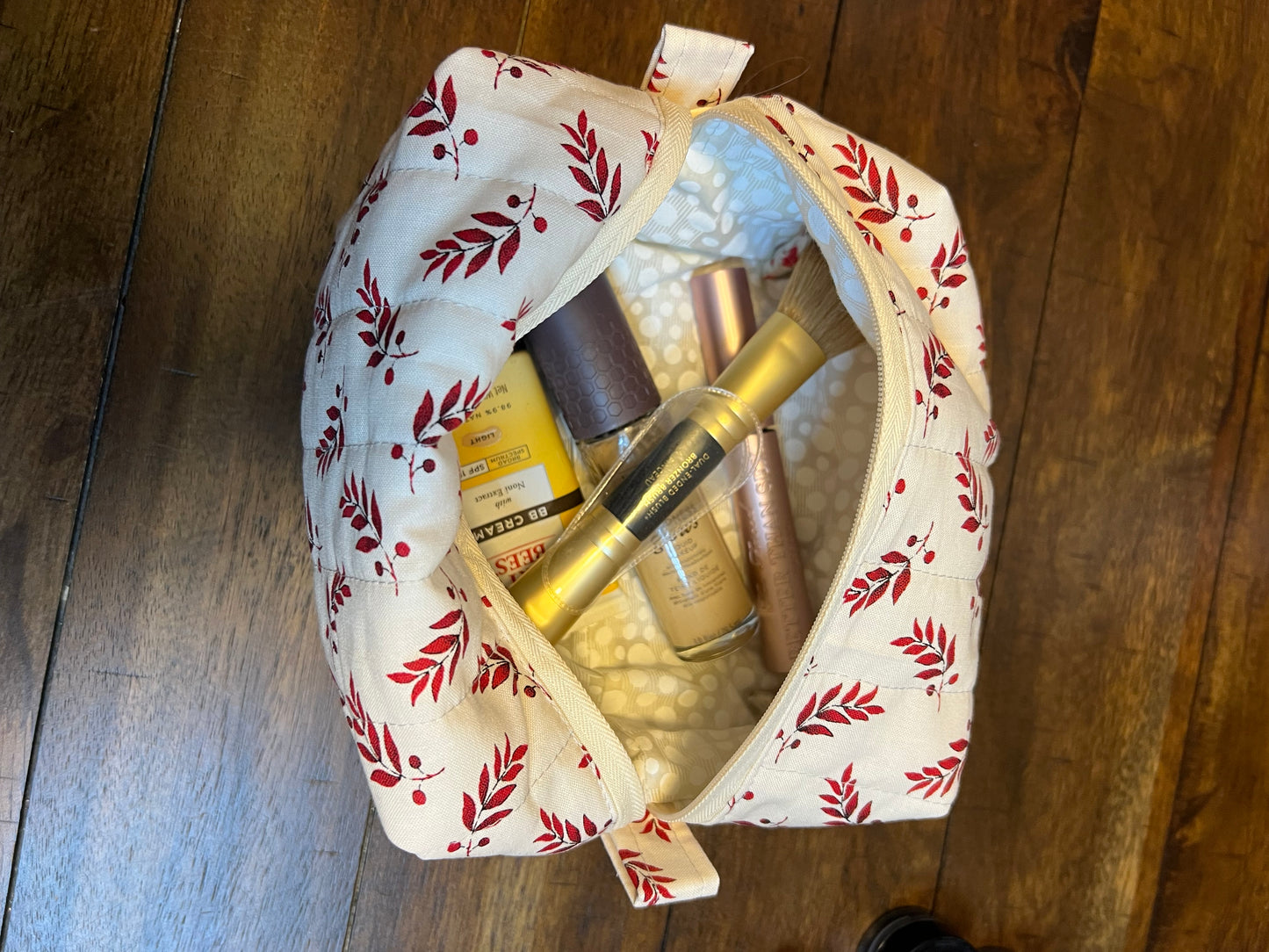 Med makeup bag cream with burgundy leaves