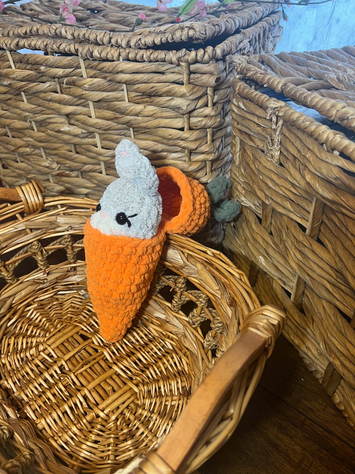 Hatching bunny in carrot Gray with eyelashes