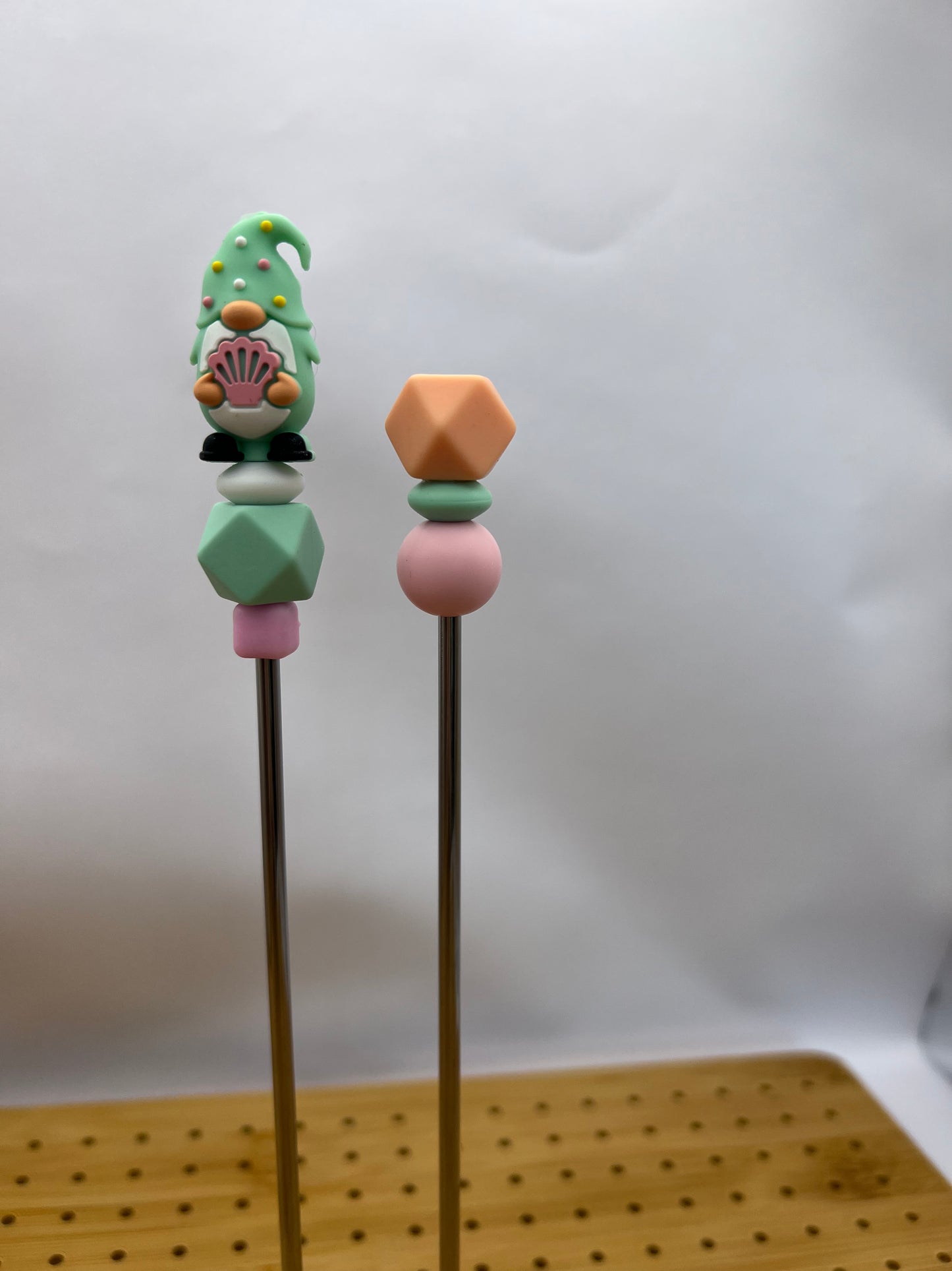 Green gnome with sea shell