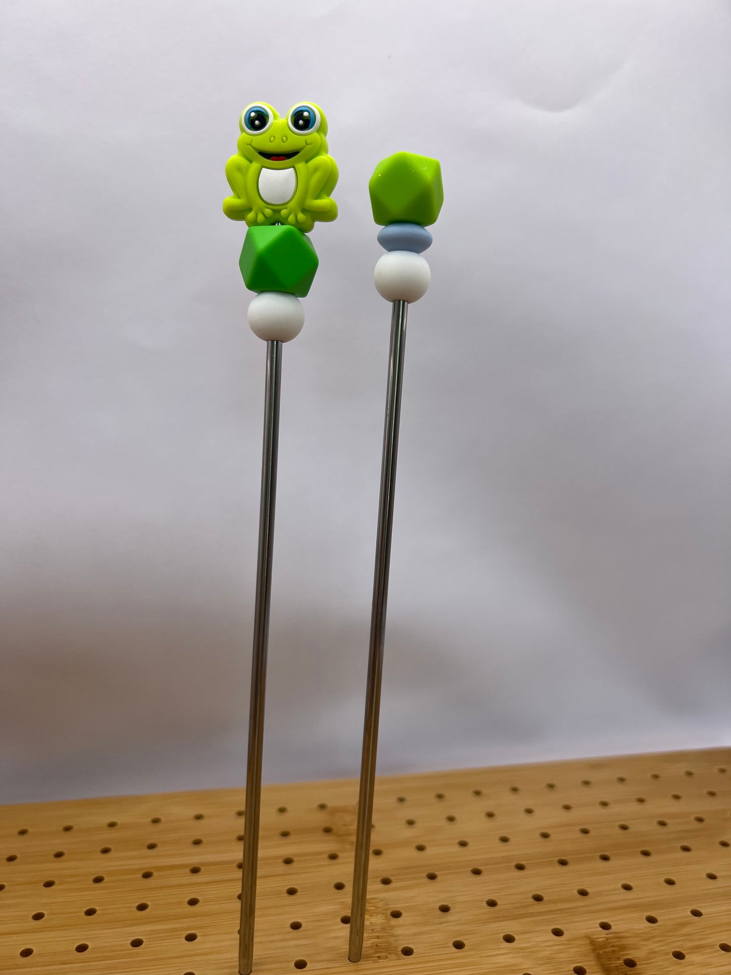 Frog amigurumi sewing sticks set