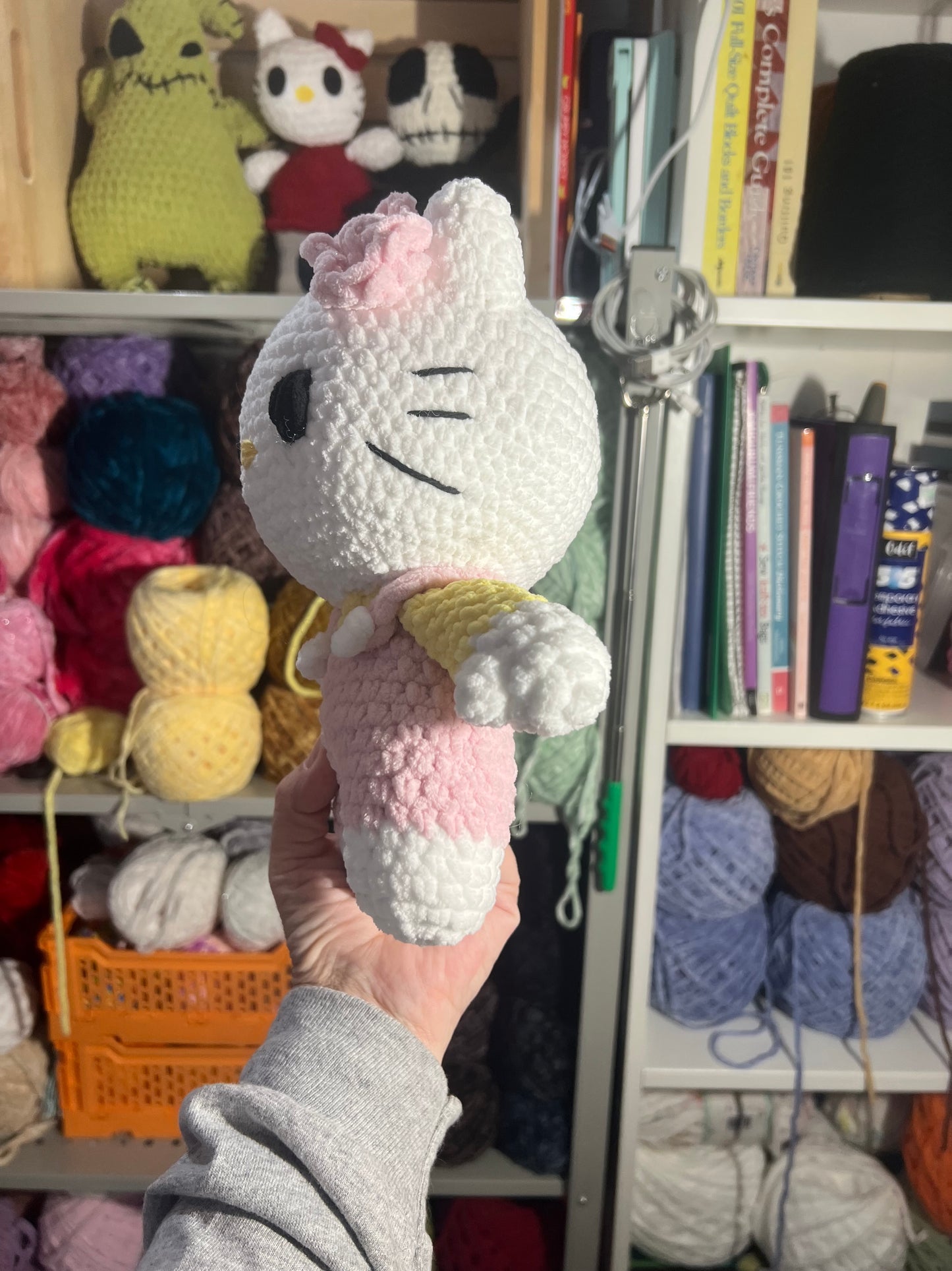 kitty with pink bow