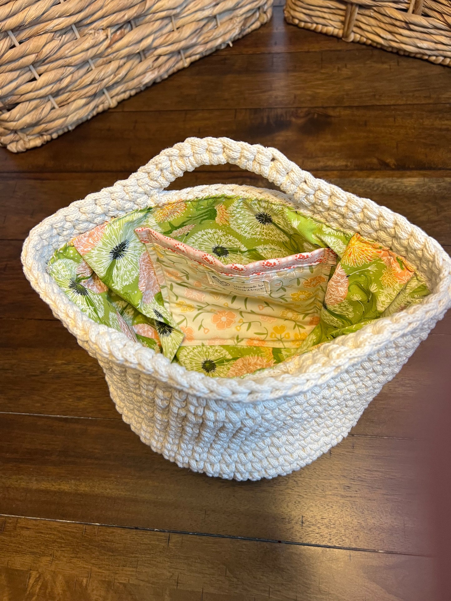 Lined bucket tote