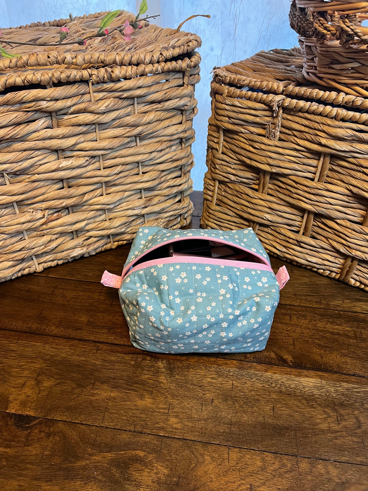 Med makeup bag blue floral