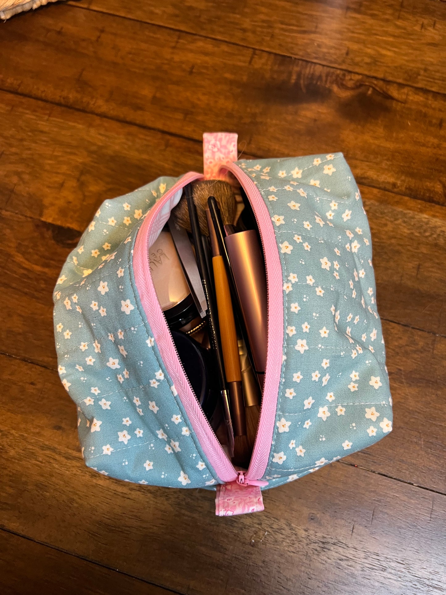 Med makeup bag blue floral