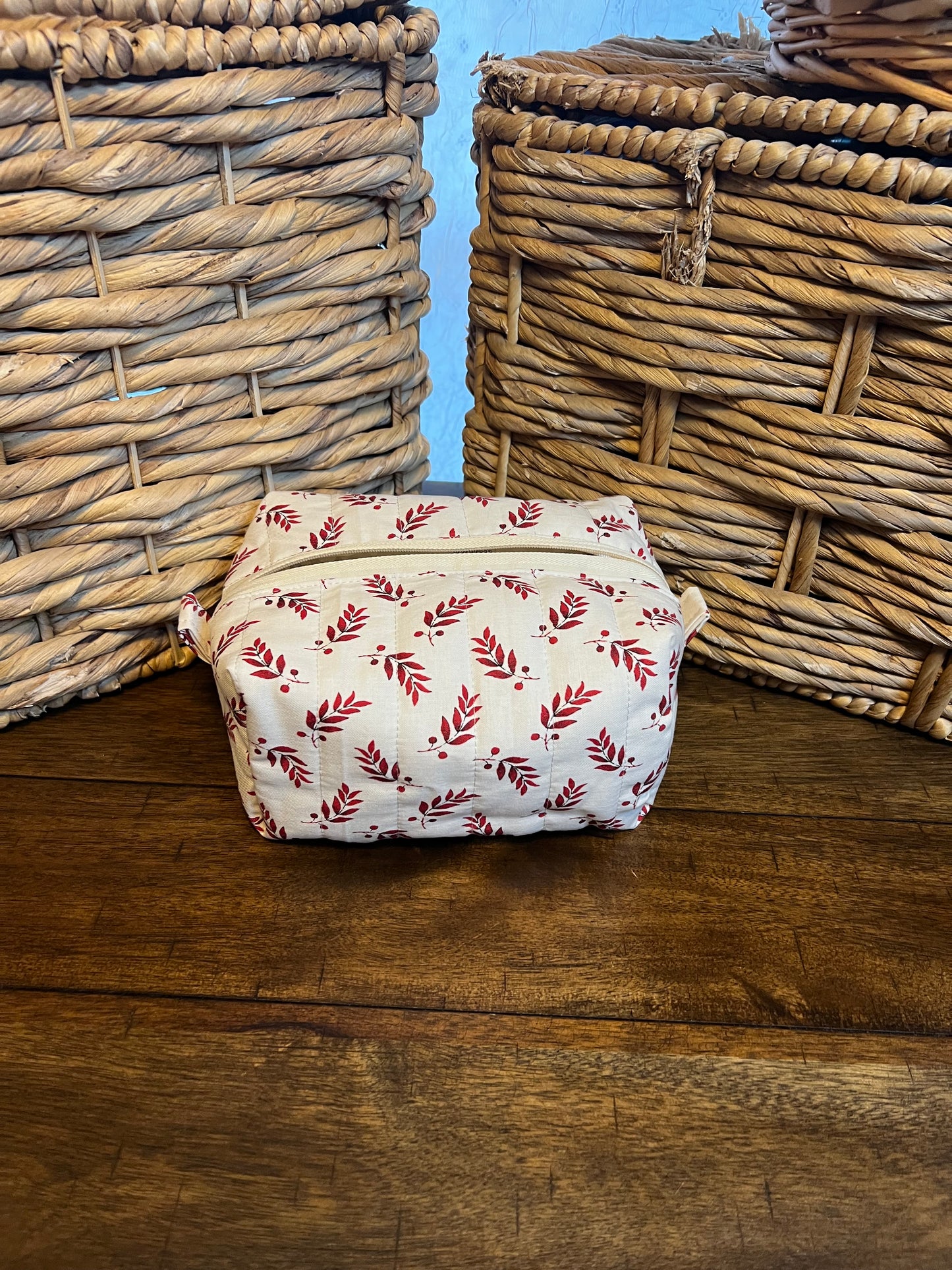 Med makeup bag cream with burgundy leaves