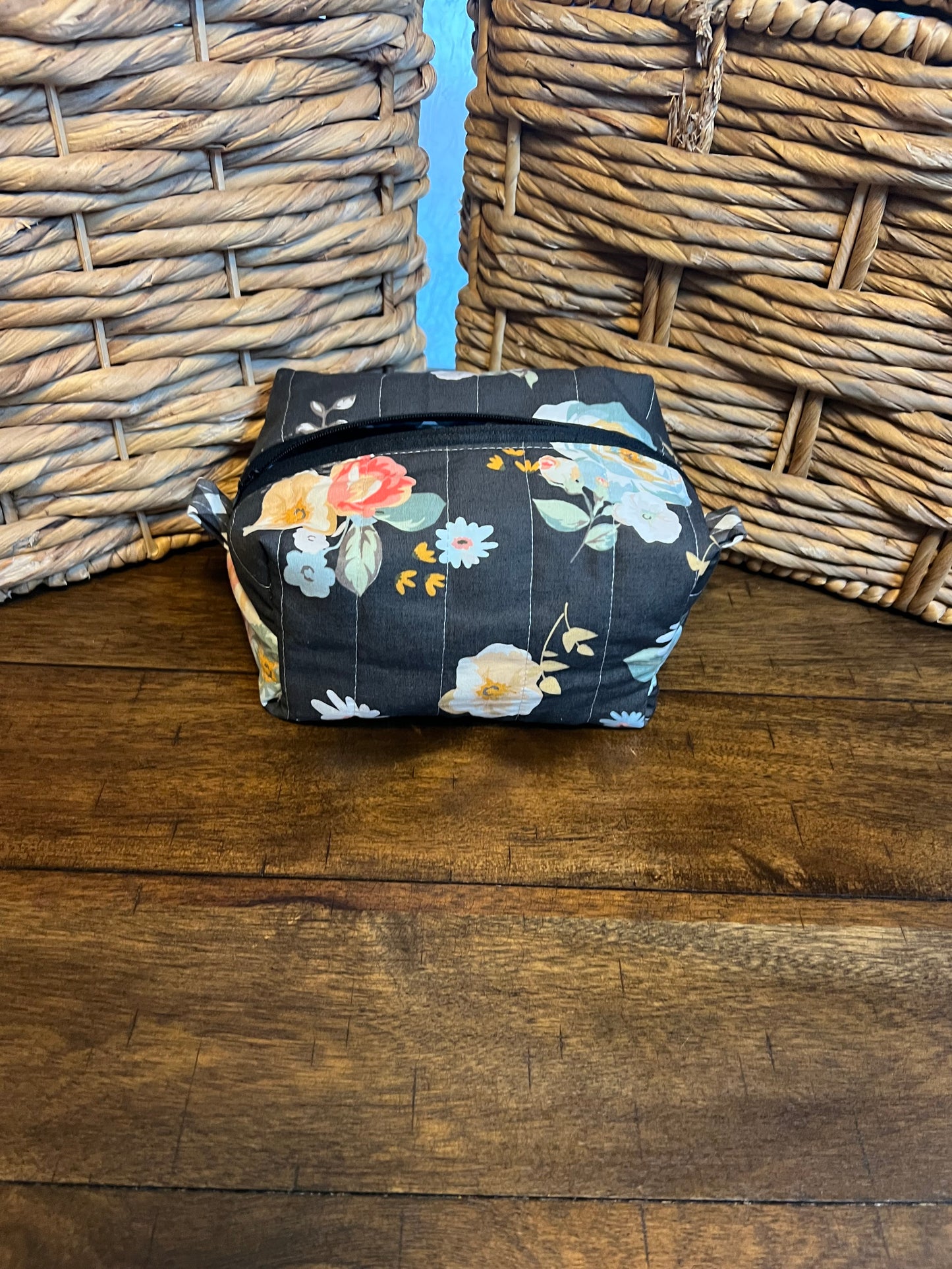 Med makeup bag Black floral print