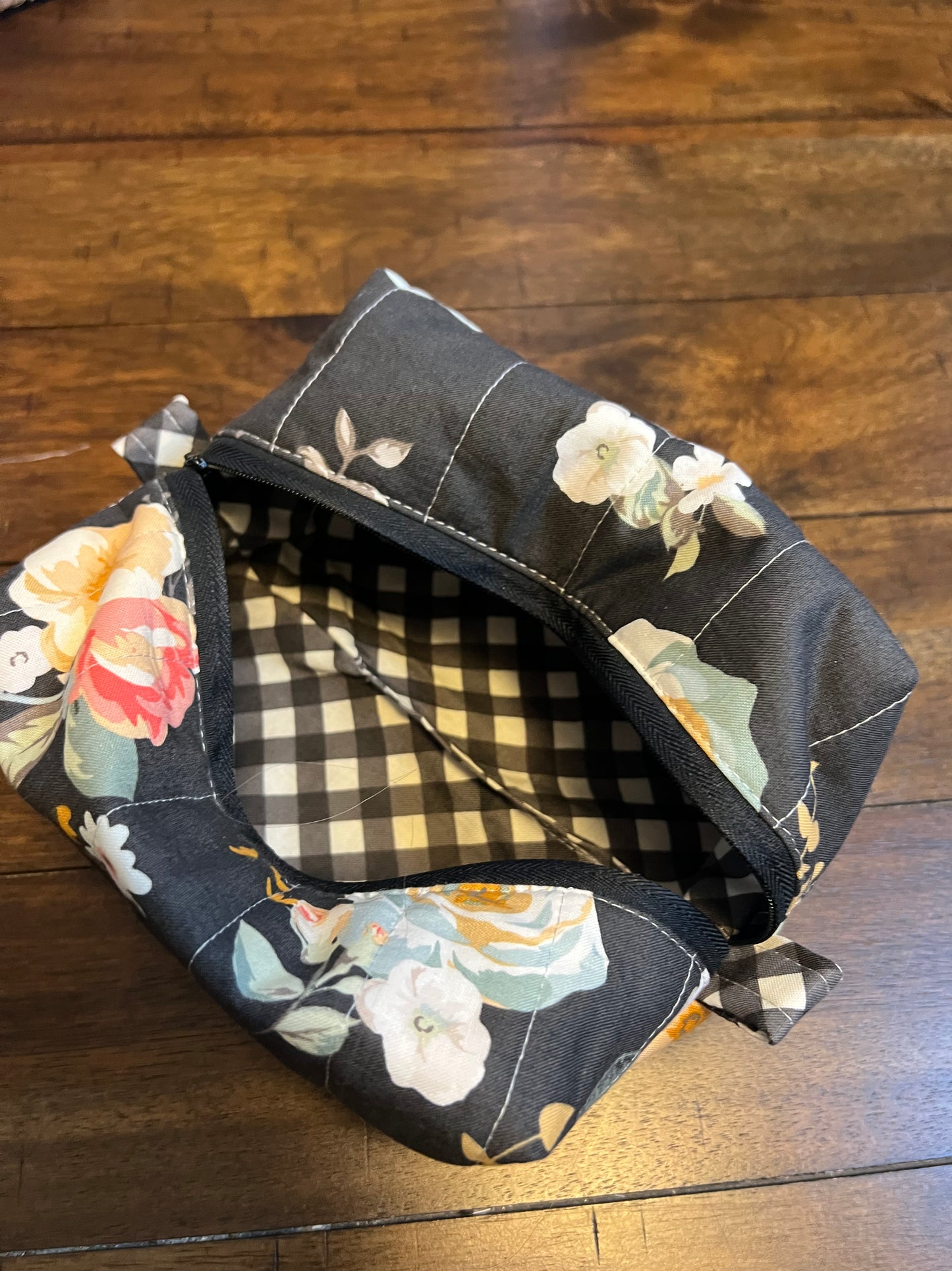 Med makeup bag Black floral print
