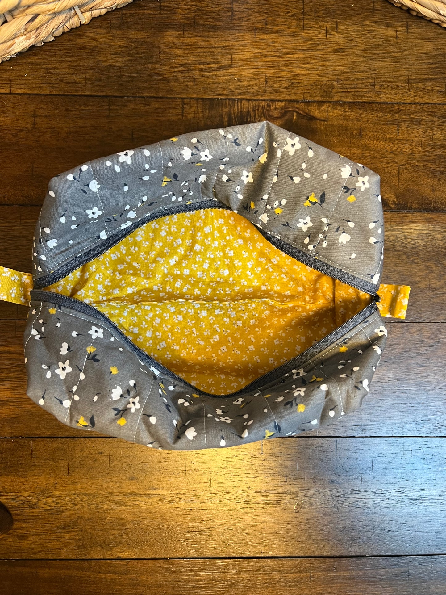 Large makeup bag Gray floral print