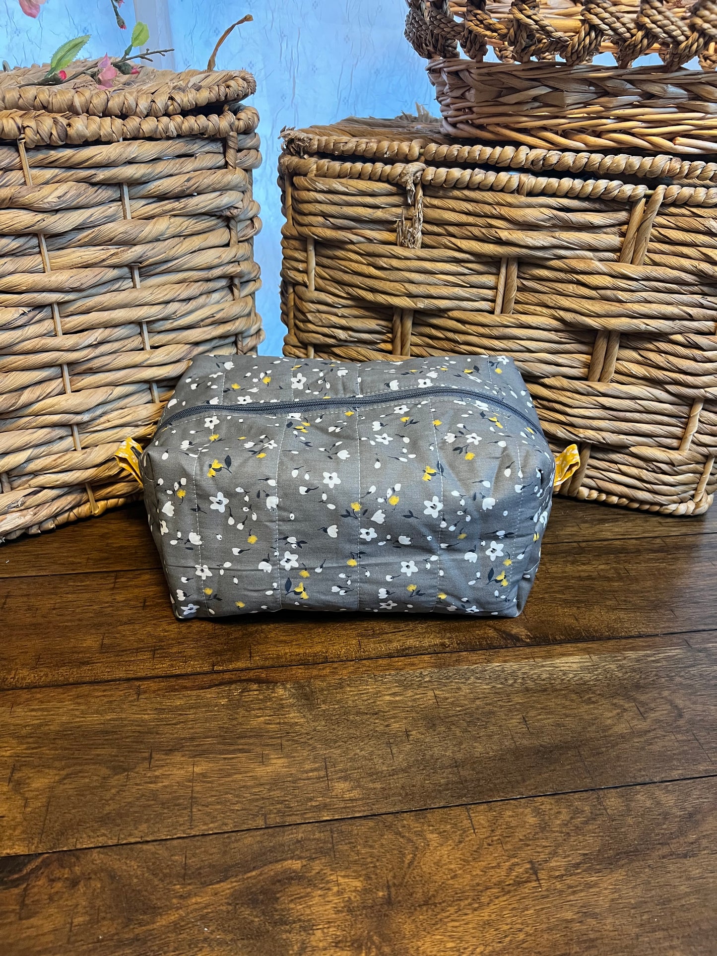 Large makeup bag Gray floral print