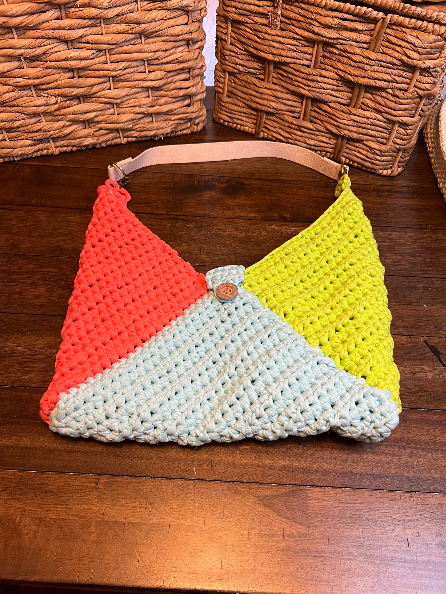 Tropical triangle bag