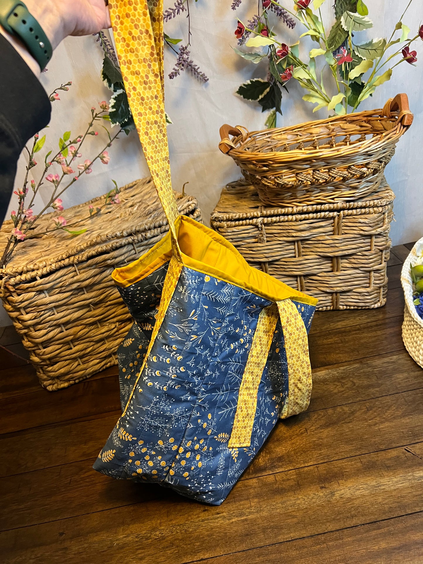 Large tote blue and gold