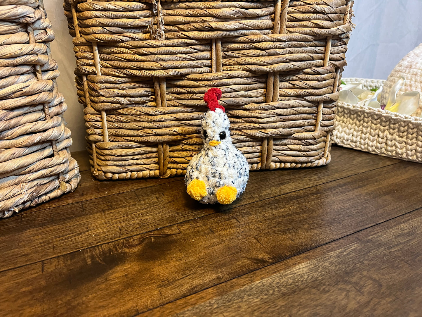 Itty Chicken White speckled