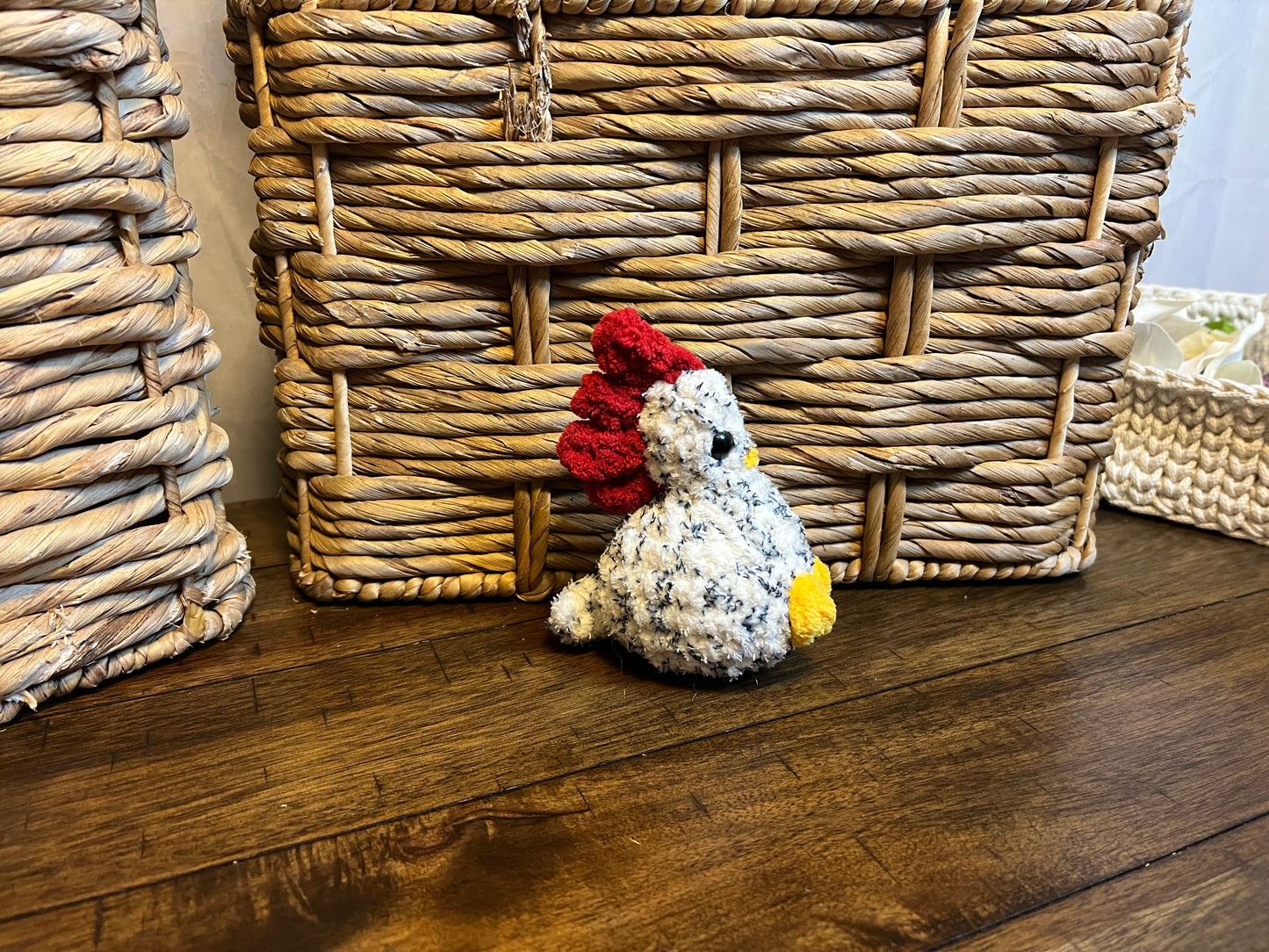 Itty Chicken White speckled