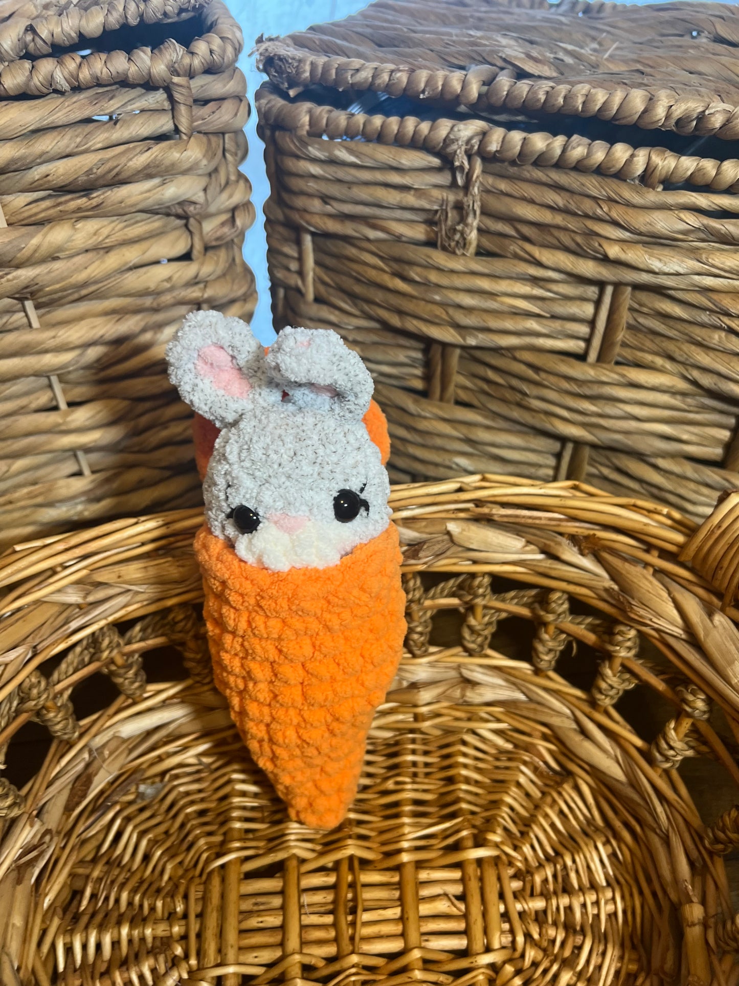 Hatching bunny in carrot Gray with eyelashes