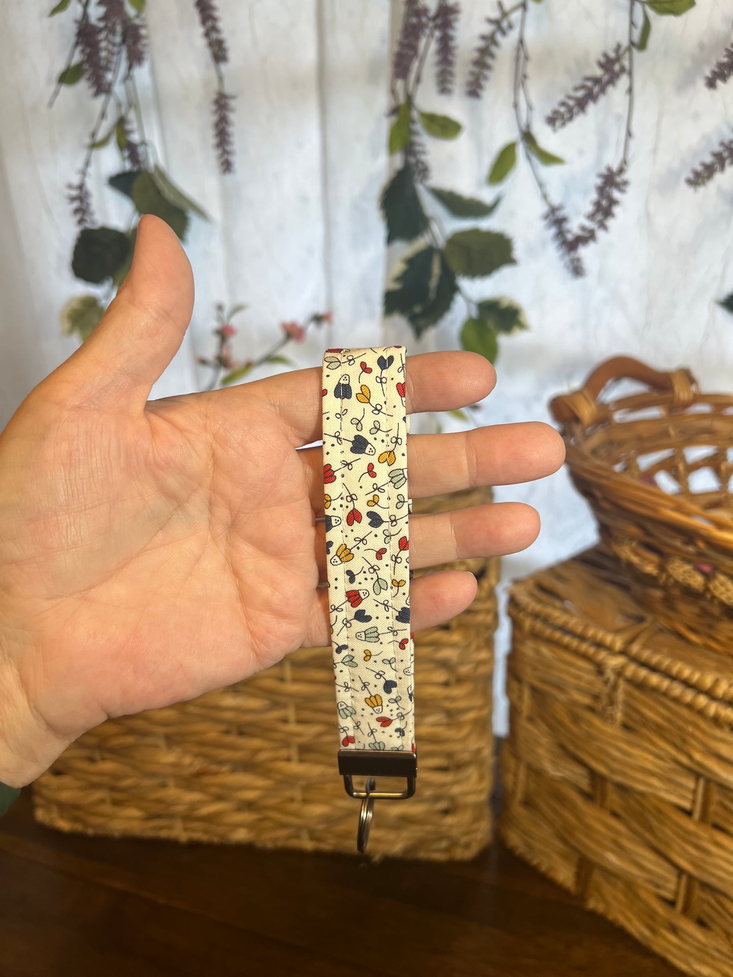 Wristlet Bright whimsical flowers